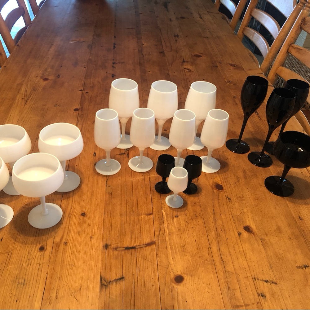 Elegant White and Black Wine Glass Set
